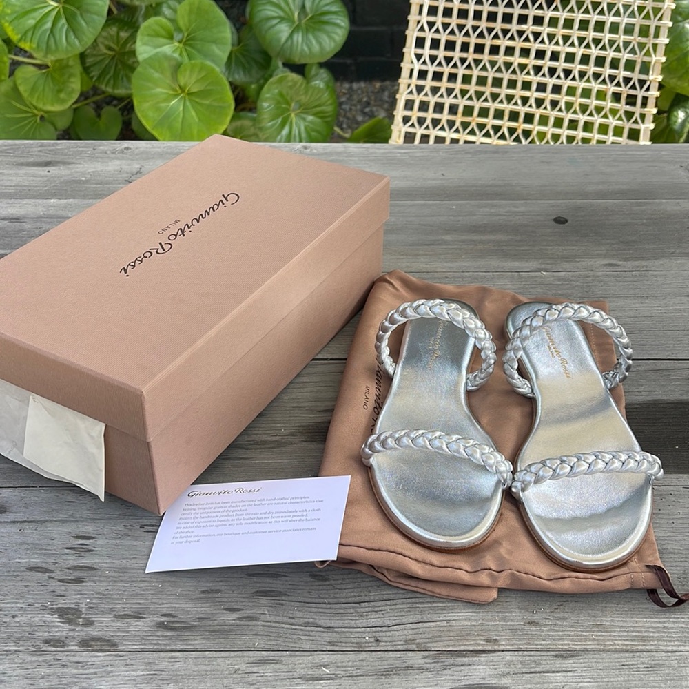 GIANVITO ROSSI
Marley metallic grey leather slides sandals size 37
